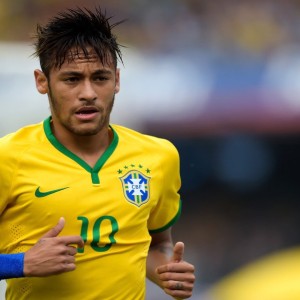 开云-莱万极限表演引爆中国足球，一场胜利与千万热议，莱万中国行引爆足球热议