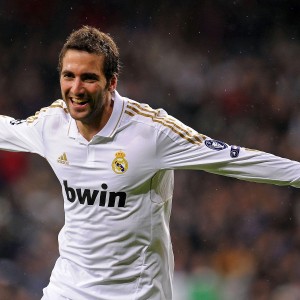 Kaiyun官方网站-跨界巅峰对决，莱万多夫斯基与东契奇的IG分钟激战，关键助攻定乾坤，跨界激战！莱万东契奇IG对决，关键助攻决胜巅峰