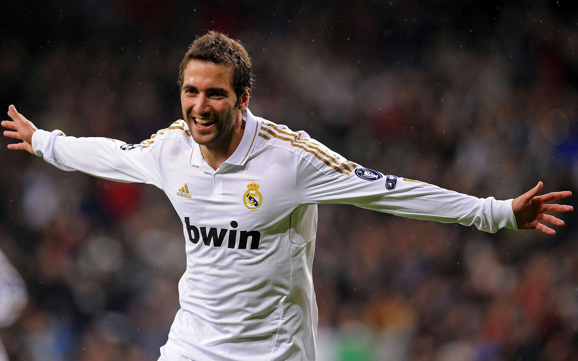 跨界巅峰对决，莱万多夫斯基与东契奇的IG分钟激战，关键助攻定乾坤，跨界激战！莱万东契奇IG对决，关键助攻决胜巅峰